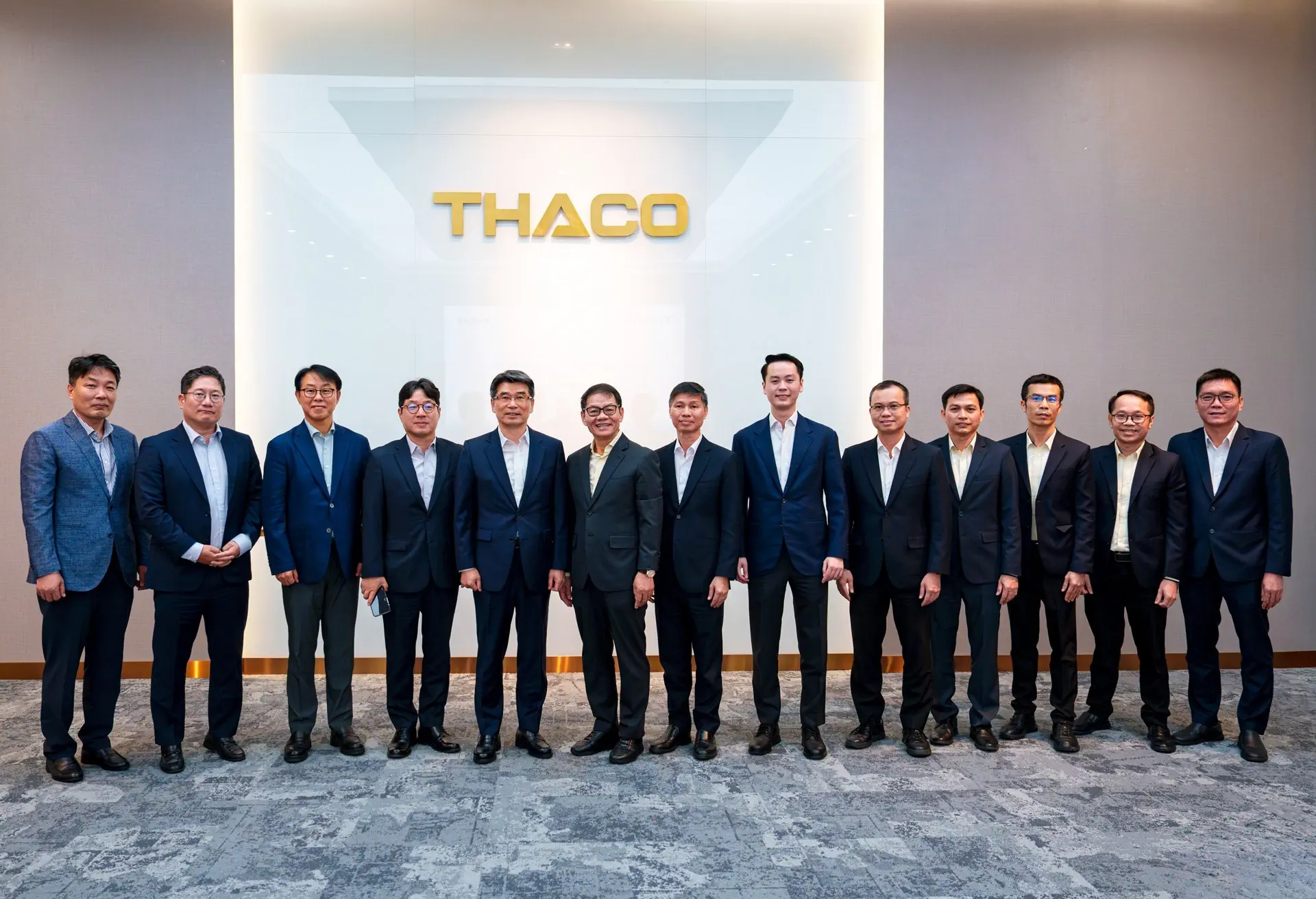 Lãnh đạo cấp cao Tập đoàn Kia thăm và làm việc tại THACO AUTO